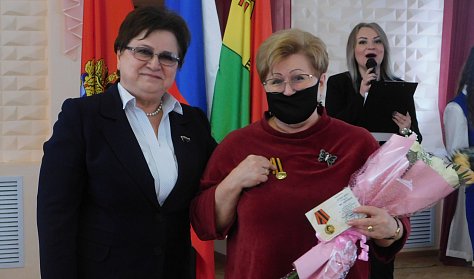 Награды – женщинам, матерям